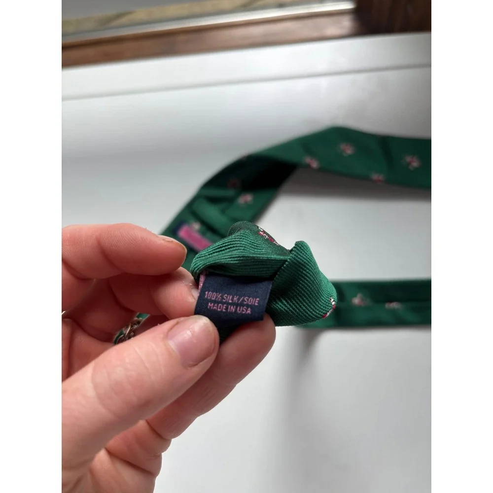 Vineyard Vines Green‎ Skiing Santa Christmas Holiday Silk Tie USA Made